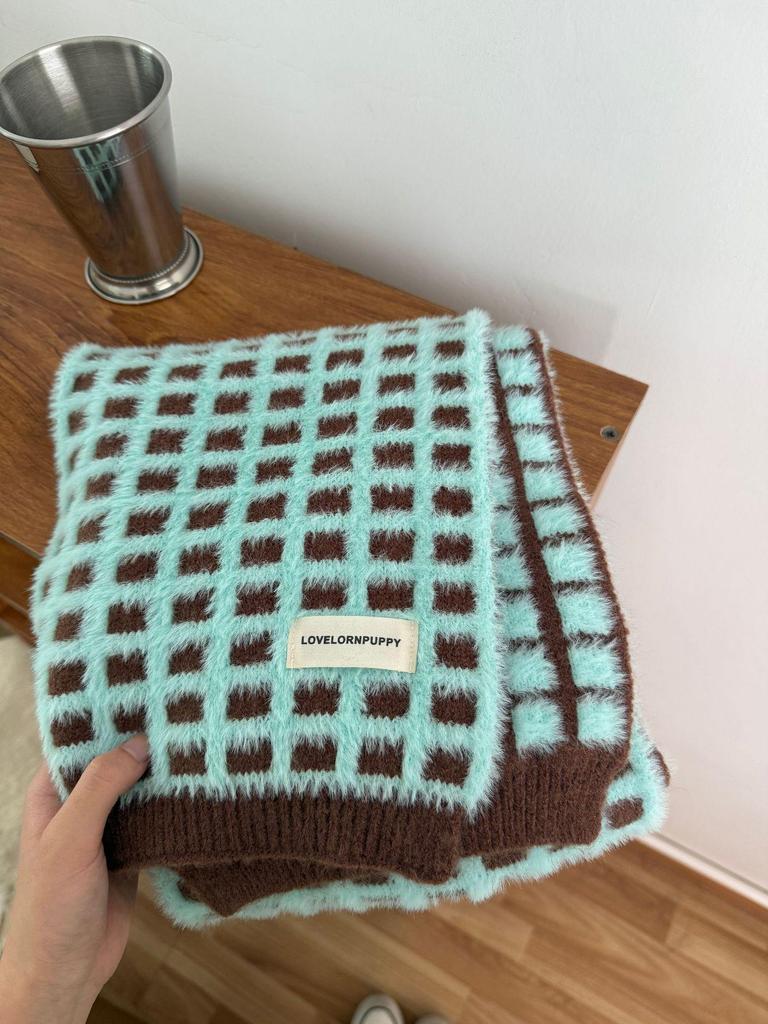 Small Checkered Knit Scarf - Soft, Non-Shedding, with a Cozy Feel for Autumn and Winter
