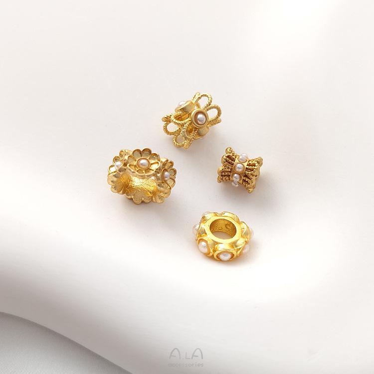 Color-preserving copper-plated matte gold flower-shaped spacer beads with imitation pearl inlay for DIY jewelry.