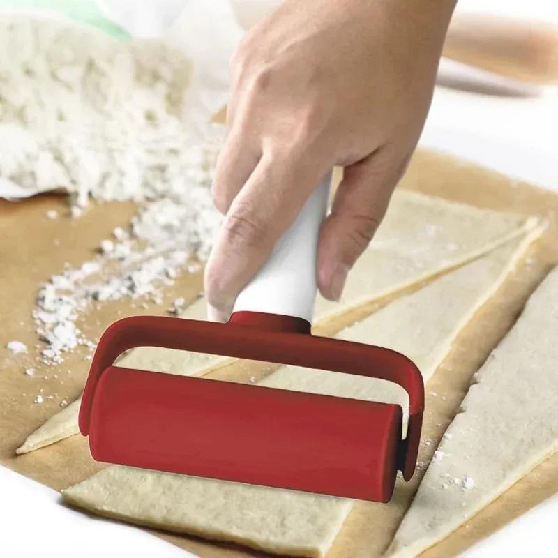 2024 Rolling Pin Creative Scroll Wheel Dough Roller Eco-Friendly Plastic Pastry Roller Baking Tool Practical Kitchen Accessories Rolling Pin