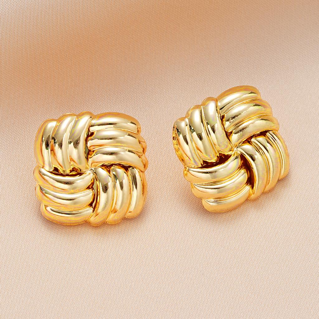 Vintage Elegant Square Design Stud Earrings Classic Unique Textured Metal Jewelry Perfect for Women's Party Wedding Daily Wear