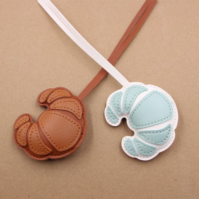 Croissant-Shaped Keychain Croissant Charm Pendant Keyring Jewelry For Girls Women Gift Bag Decoration