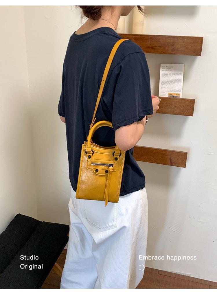 2026 Women's Trendy Rivet Motorcycle Crossbody Bag - High-Quality Textured Phone Handbag