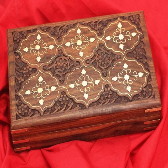 Cutie de depozitare din lemn de sheesham, dreptunghiulară, sculptată manual în alamă
