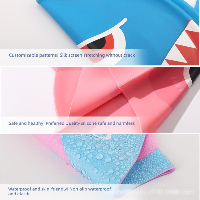 Vysoce elastické silikonové plavecké čepice pro všechny věkové kategorie - Pohodlné, netuhé s potiskem žraloka a ochranou uší pro muže, ženy a děti