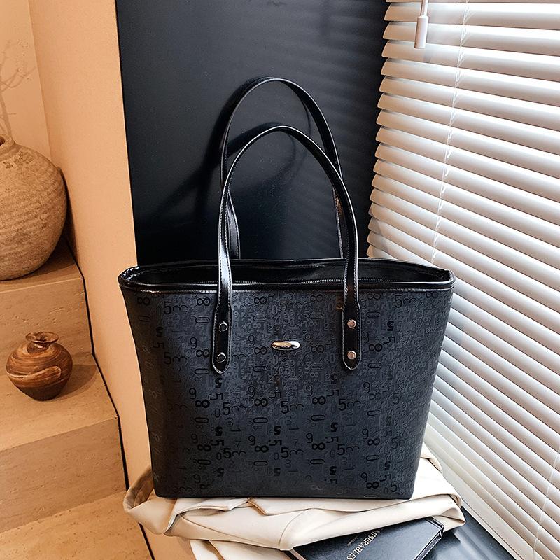 

Large capacity fashion shoulder bag women s new high-end versatile tote bag class commuter bag