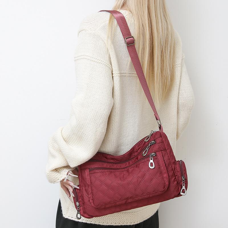 New nylon rhombus multi-compartment shoulder messenger bag medium old mother bag light casual cloth bag