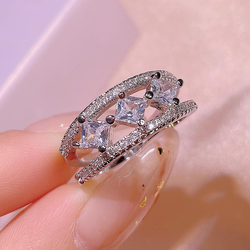 Fashion Full Inlaid White Zircon Marquise Ring  Copper Temperament Ladies Four-Claw Ring Valentine's Day Gift