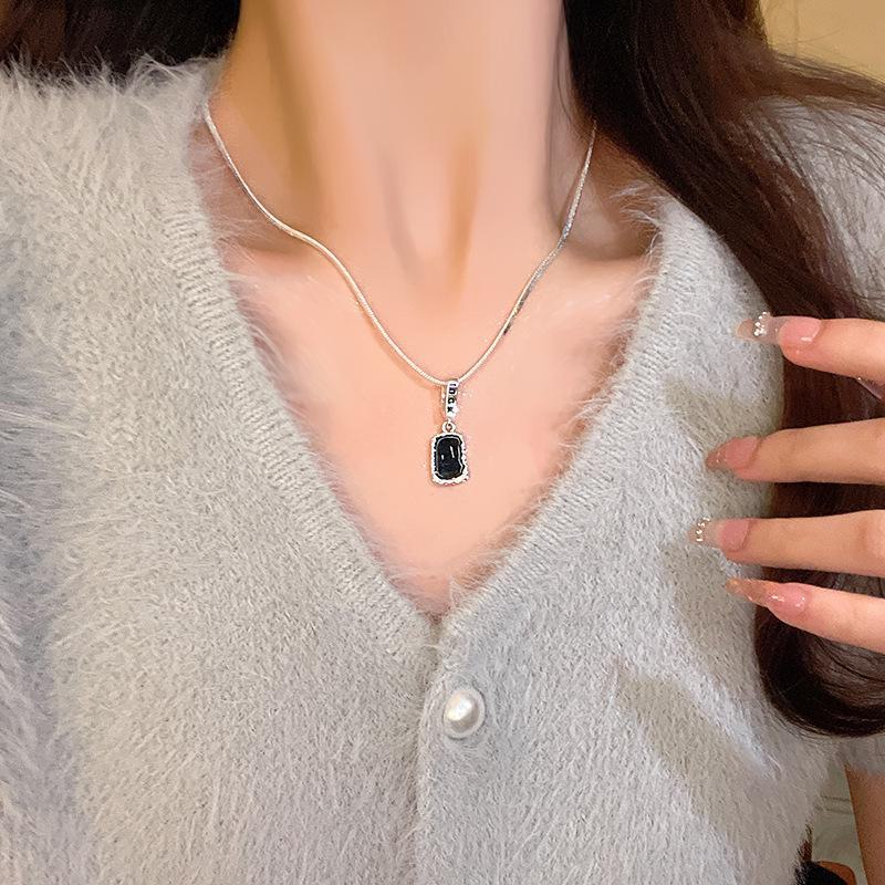 Japanese & Korean Style Geometric Titanium Steel Necklace - Women's Clavicle Chain Collection