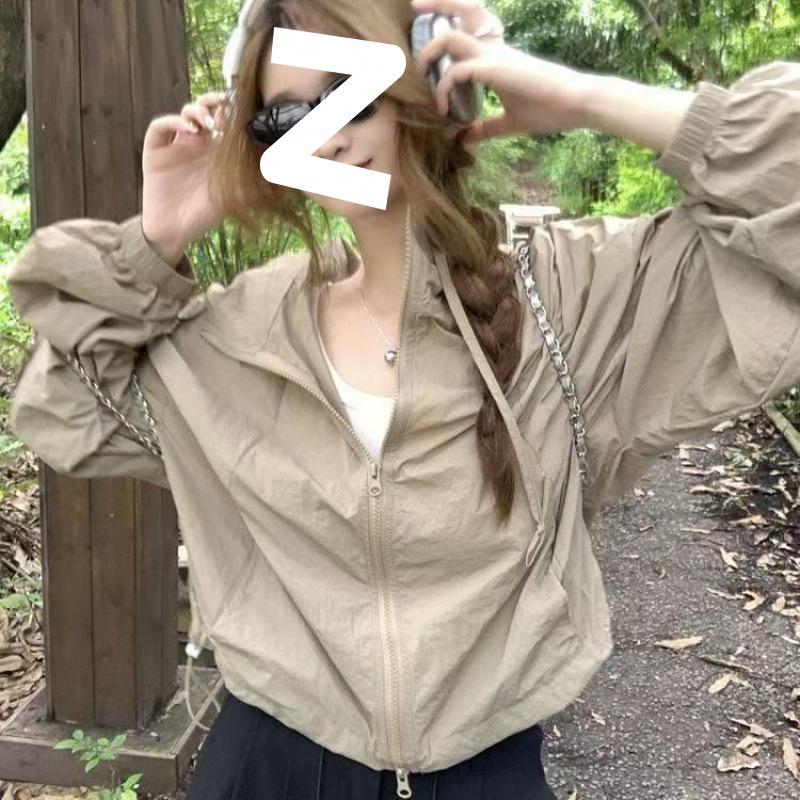 

Женская легкая летняя ветровка в американском стиле - С капюшоном, Прохладная, Одобрено солнцезащитным кремом S 35-43 kg