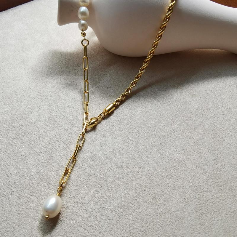 Meier Europäische und amerikanische Mode Minimalistischer Pendlerstil Metall 18 Karat Naturperle Verdrehte Kette