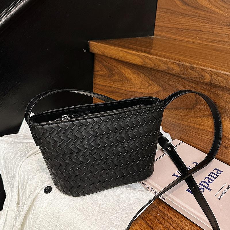 Spring and summer niche portable women's bags new fashion small square bags shoulder bags versatile messenger bags