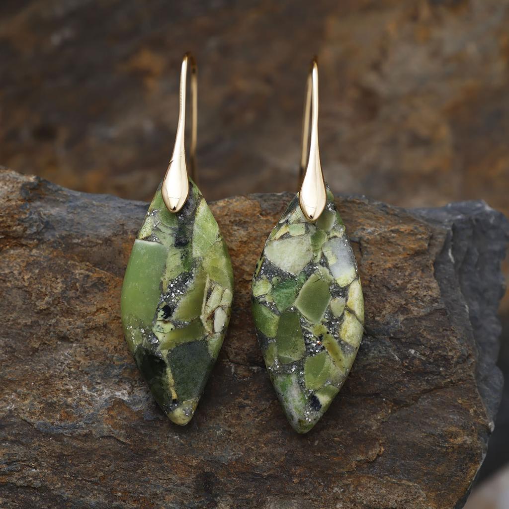 New hot-selling European and American bohemian natural stone leaf pendant earrings retro jewelry