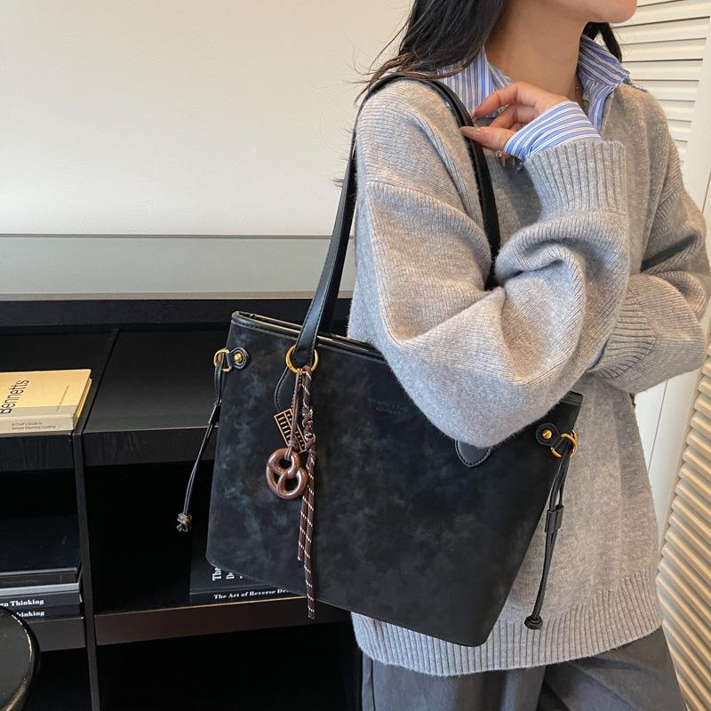 Leisure work commuter bag women's large-capacity new student versatile shoulder shopping bag fashionable tote bag