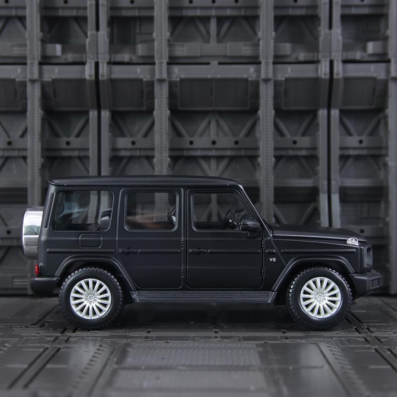 AATQ1 Maisto 1:25 Simulated Mercedes Benz G500 alloy car model doors can be opened rich details, fine workmanship, and good quality