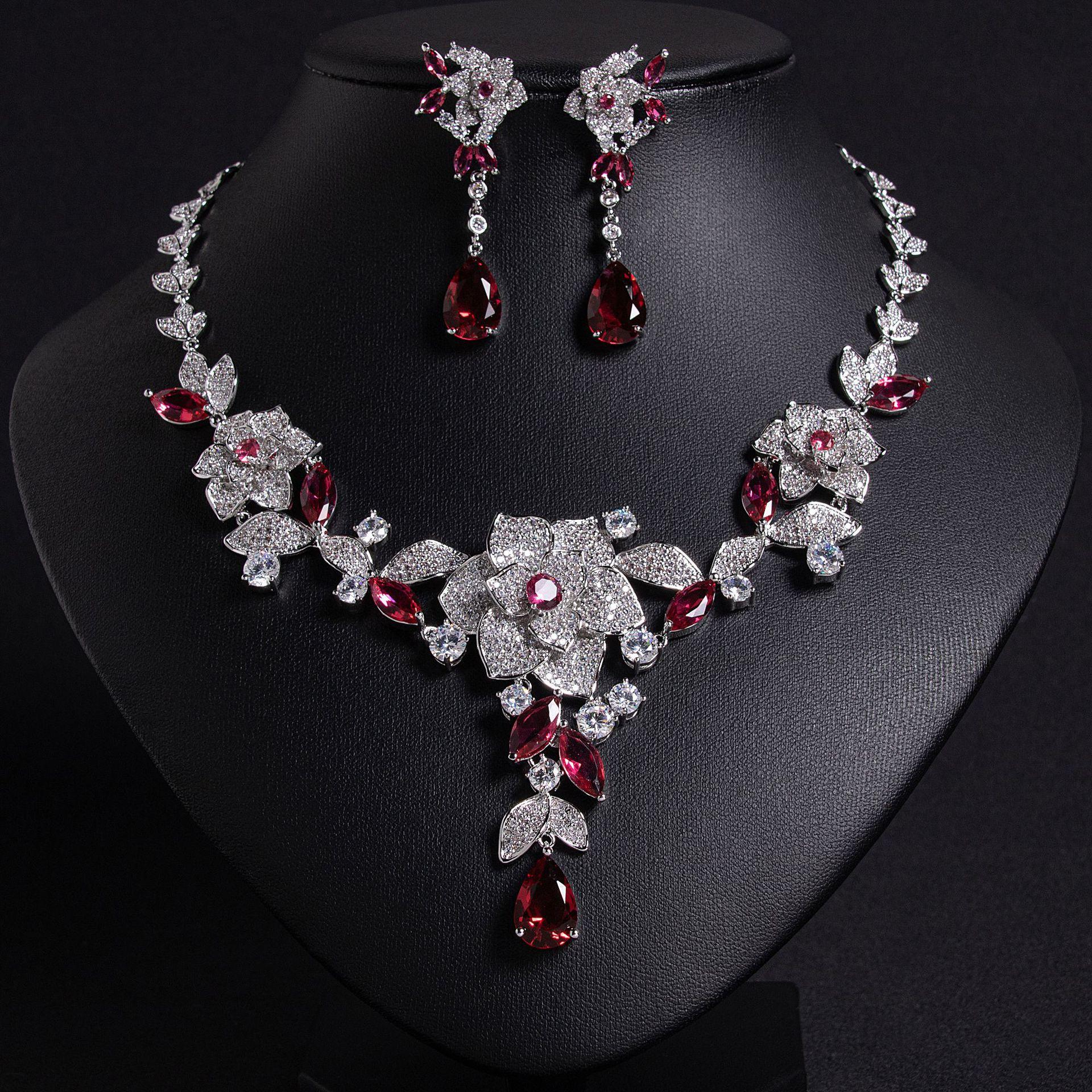 

Женский дизайн в стиле легкой роскоши, инкрустированный цирконом, элегантный набор ожерелья и серег, модный и универсальный нишевый дизайн, набор с цирконом красный