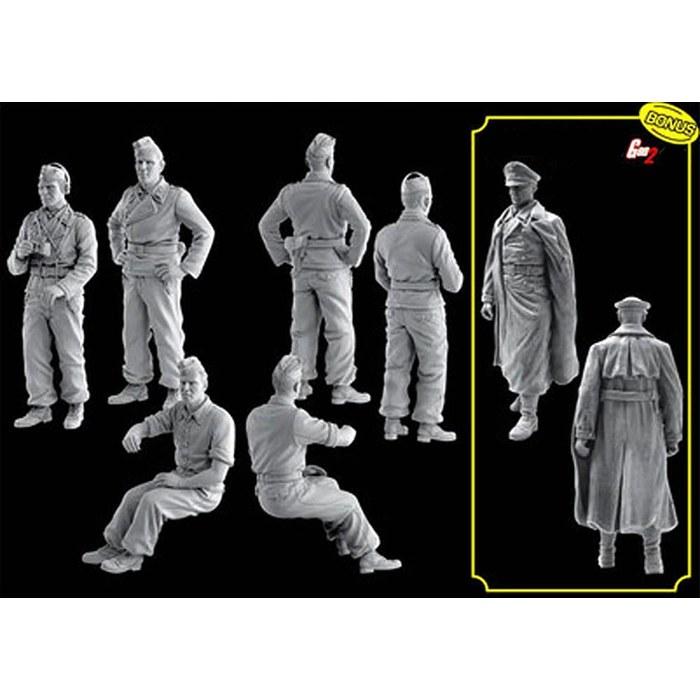 Platz 1/35 WWII German 10th Armored Division 7th Panzer Regiment Tank Crew Smolensk 1941 Plastic Model DR6655 2cm x 3cm x 5cm