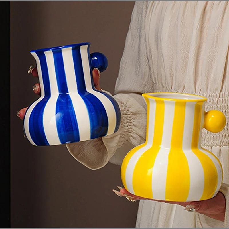 European Ceramic Vertical Striped Vase Water-based Flower Arrangement Container Striped Floral Vase for Room and Dining Table