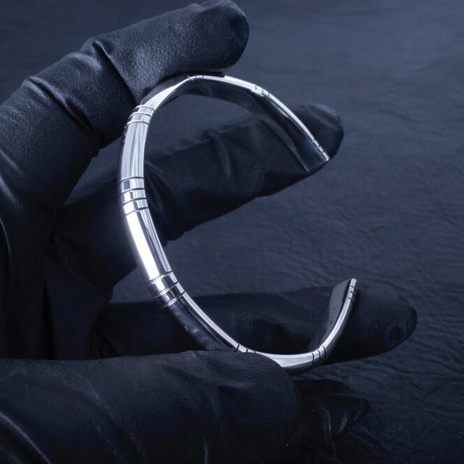 Josilver Native American Style Bangle Type.1