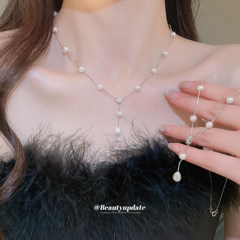 Korean version of zircon flower pearl necklace retro elegant daily commute versatile collarbone chain light luxury high-end neck chain