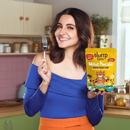 Slurrp Farm Pannkaksmix utan mjöl | Snabbfrukostmix | 100 % Vegetarisk Äggfri Hälsosam Frukost för Barn & Vuxna | Förpackning med 3 X 150g