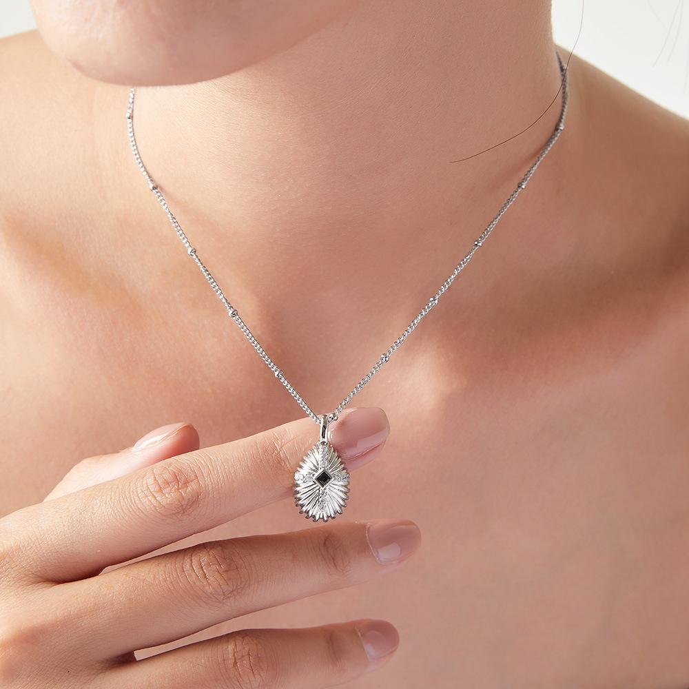 Light Luxury Shell Textured Cross Diamond Zircon Pendant Stainless Steel Clavicle Necklace Necklace Women