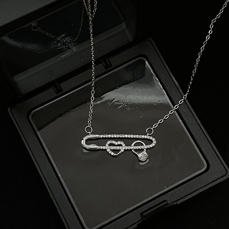 Niche Design Necklace Women S High Sense Fashion Pin Love Collarbone Chain