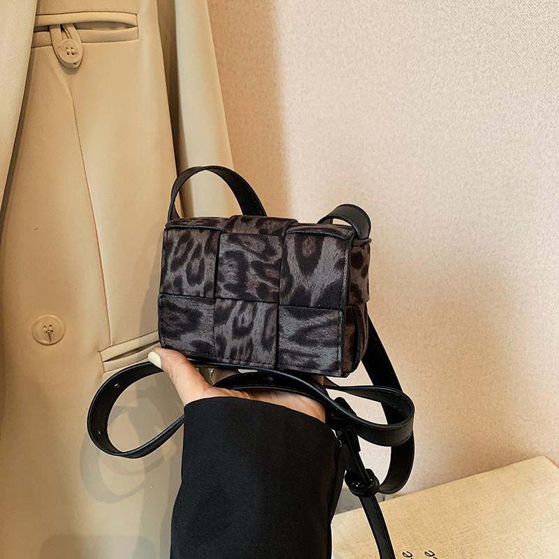 Ielgy Fashion Female Bag Leopard Print Hot Girl Sweet Cool Woven Messenger Bag Trendy