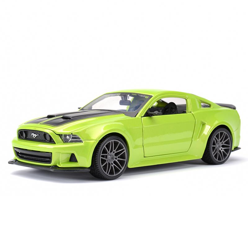 

Майсто 1:24 2014 Ford Mustang Street Racer Спортивний автомобіль Статичні литі транспортні засоби Колекційна модель автомобіля Іграшки зелений