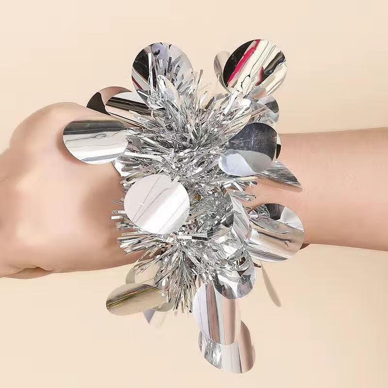 Праздничные браслеты-цветы на запястье для детей