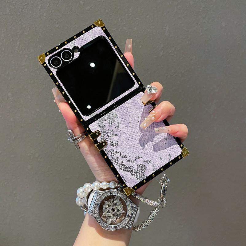 Applicable To Samsung ZFlip6 Mobile Phone Case Trendy Brand Snake Skin Pattern with Hanging Chain Folding Screen New ZFlip5 Protective Case