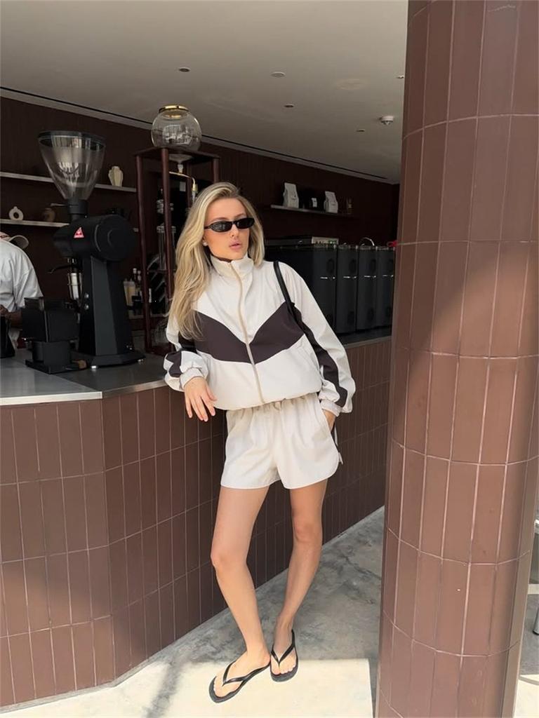 Women's Casual Sportswear Set Loose Fit Color Block Long Sleeve Zip Up Hooded Sweatshirt with Shorts 2 Piece Outfit