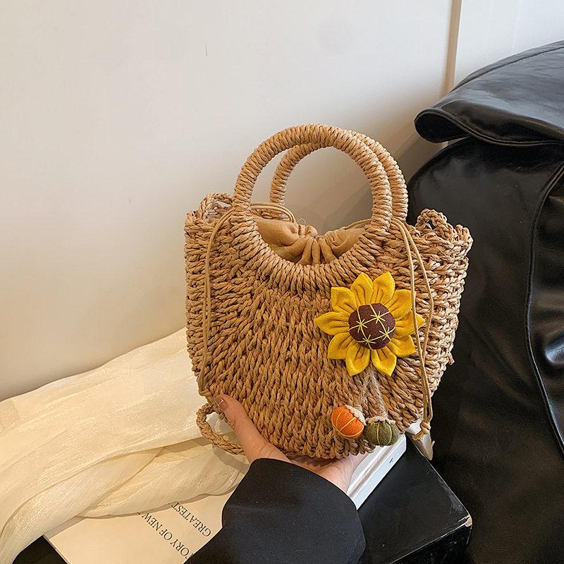 Summer woven bag women's niche design semi-round straw woven bag leisure vacation wind beach bag women's portable messenger bag