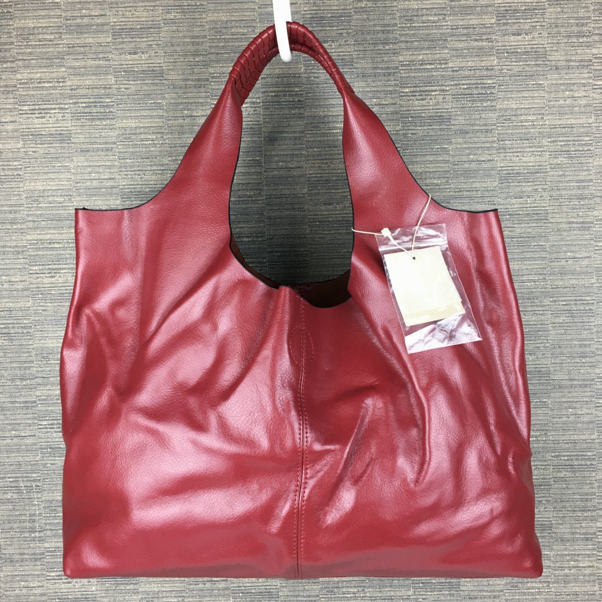 

REAL CUBE Неиспользованная с биркой Кожаная сумка на руку/плечо из 3 предметов Красная с внутренней сумкой и кошельком(ИСПОЛЬЗОВАЛ)