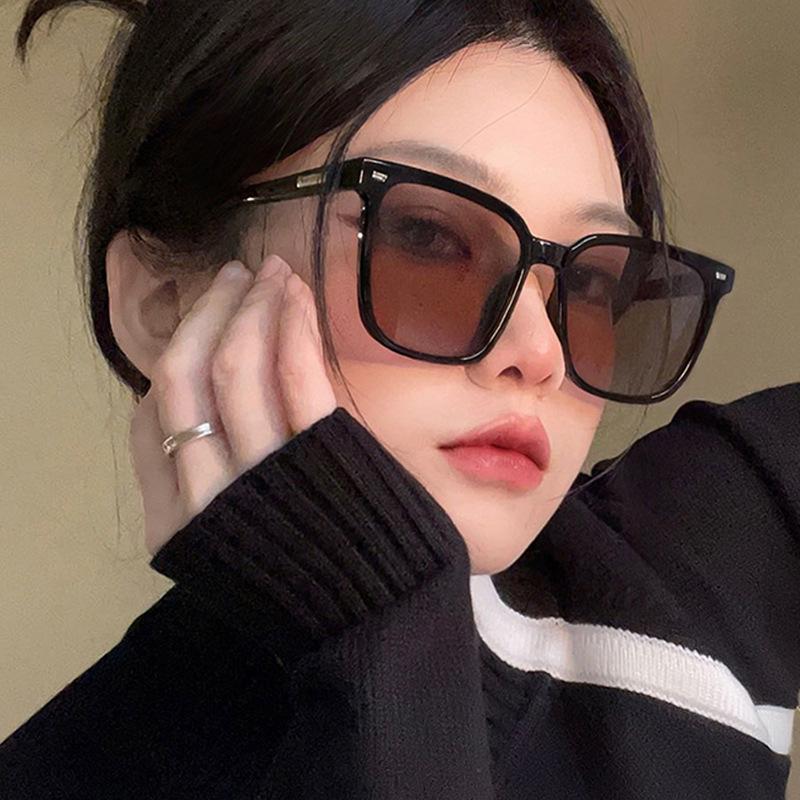 Women's Trendy Large Frame Korean Style Slimming Sunglasses for Sun Protection and Driving