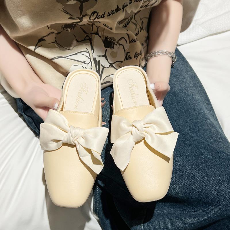 Modne półkapcie Baotou dla kobiet Lato 2024 Nowy styl koreański Kwadratowy nosek Płaska podeszwa Leniwe kapcie Muller Kobieta Buty codzienne Zapatos