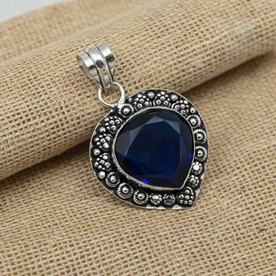 Blauer Saphir, im Labor hergestellter Edelstein, handgefertigter Schmuckanhänger aus 925er Sterlingsilber für Sie