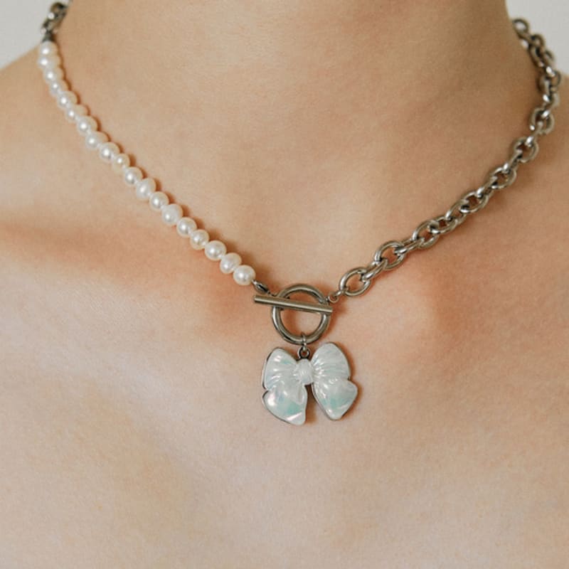 VVV Aurora Ribbon Pearl Chain Toggle Surgical Necklace