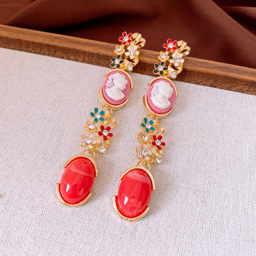 French Court Style Needle Diamond Earrings Necklace Retro Exaggerated Stud Earrings Design Sense Earrings Jewelry Set