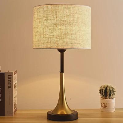 Severská moderní stolní lampa: Romantické, teplé a kreativní noční světlo do ložnice nebo na svatbu