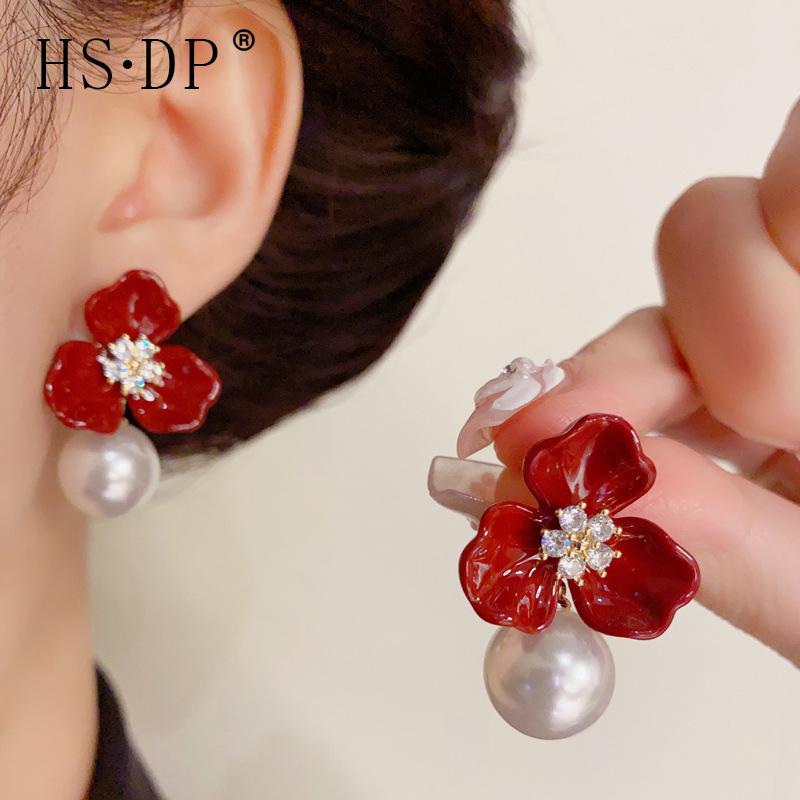 

Autumn/Winter Red Petal Pearl Earrings: S925 Silver, Stylish & Versatile