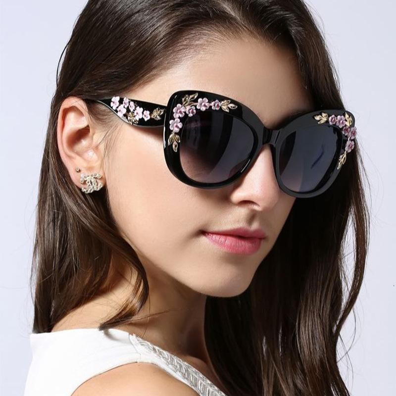 Luxury Designer Oversized Cat Eye Sunglasses Women Vintage Punk Big Frame Pink Flower Shades Fashion Trendy