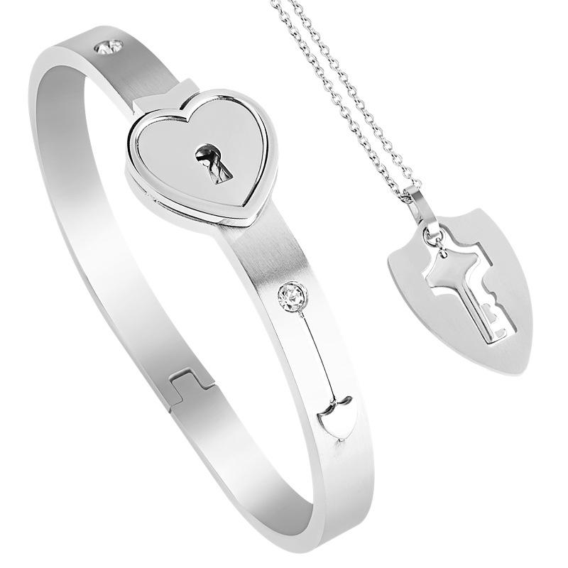Bracelet Interlock en Acier Titane Style Fala Chen "Triumph in the Skies" pour Couples avec Fermoir Cœur Diamanté