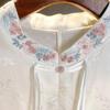 Camisa Retrô Bordada Branca da Moda com Botão Estilo Chinês para Vestuário Feminino de Primavera
