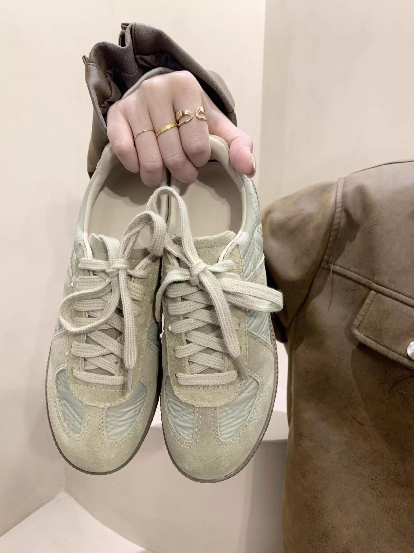 

Cloud white shoes pink pleated German training shoes women s 2025 new soft-soled casual sports board shoes Forrest Gump shoes 39