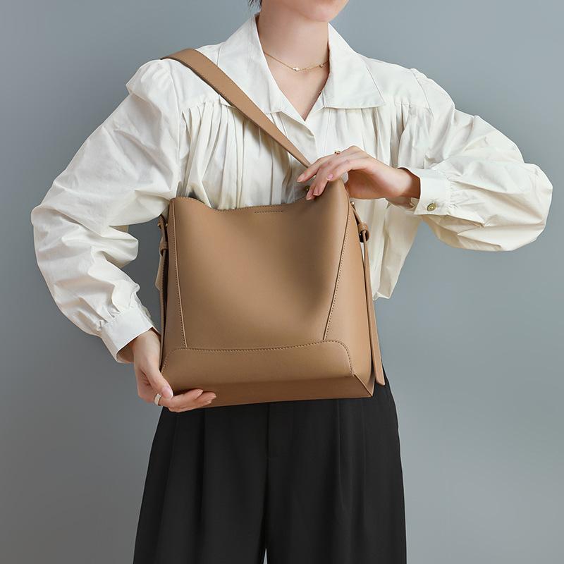 Niche New Women's Bag Crossbody Bag Versatile Leather One-shoulder Large-capacity Commuter Bucket Bag