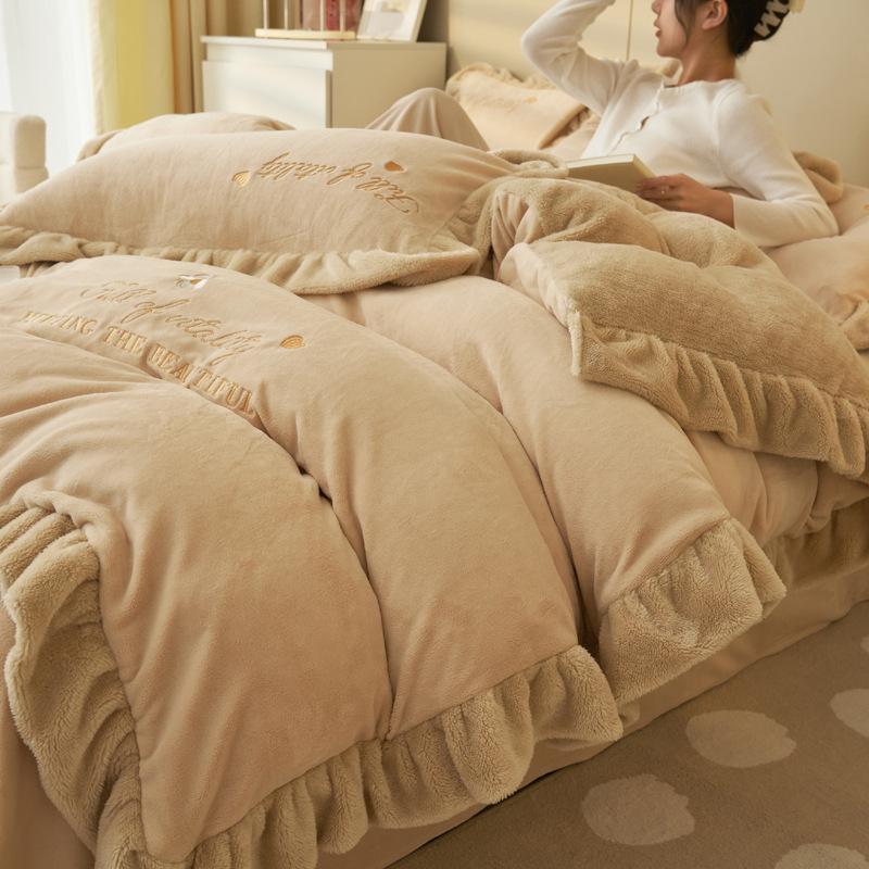 Patul de toamnă și iarnă din catifea cu lapte set din patru piese, îngroșat, cald, brodat, din catifea corali, cearșaf de pilota unică, set din trei piese din catifea arctică