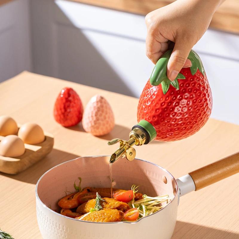Strawberry modeling cooking ceramic seasoning jar oil bottle soy sauce vinegar pot home creative kitchen salt jar pepper bottle.