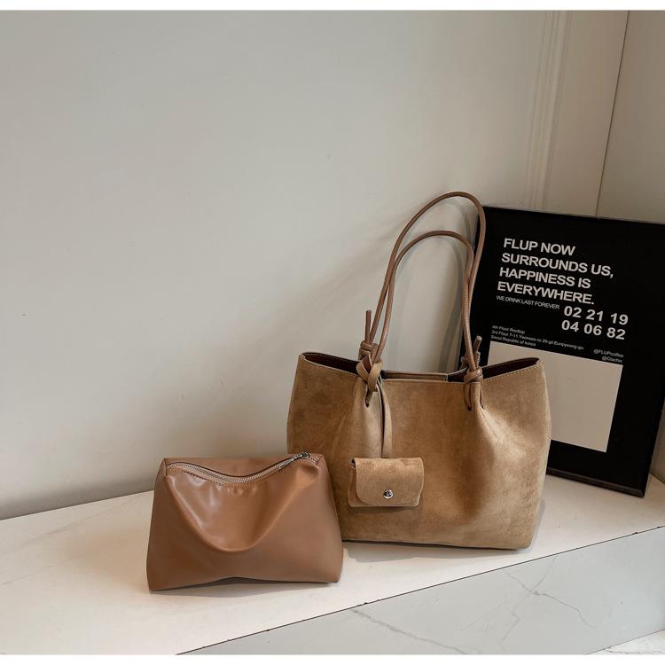 

Retro fashion large-capacity tote bag women s early autumn new daily simple foreign style commuter one-shoulder armpit bag trend хакі