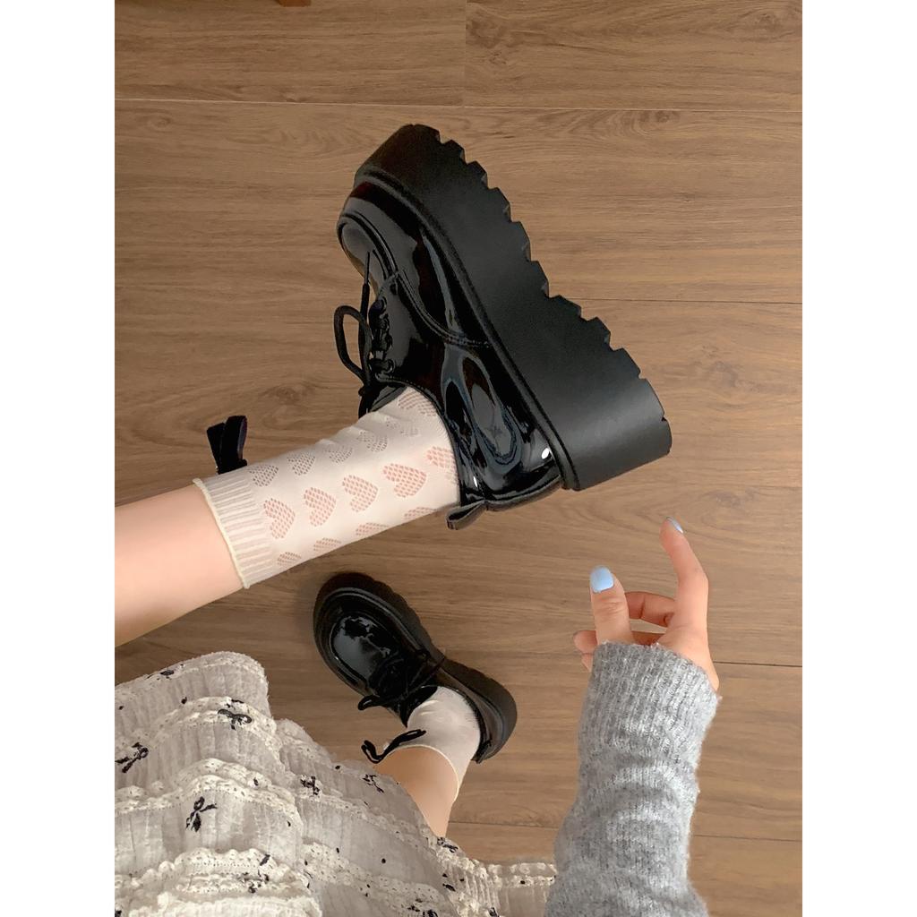 Wang Fan, schwarze britische Plateau-Lederschuhe, Herbst zu Röcken, lieben einzelne Schuhe