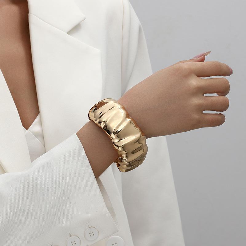 Hand jewelry exaggerated fashion irregular design feeling pleated personality bracelet ins cold wind bracelet